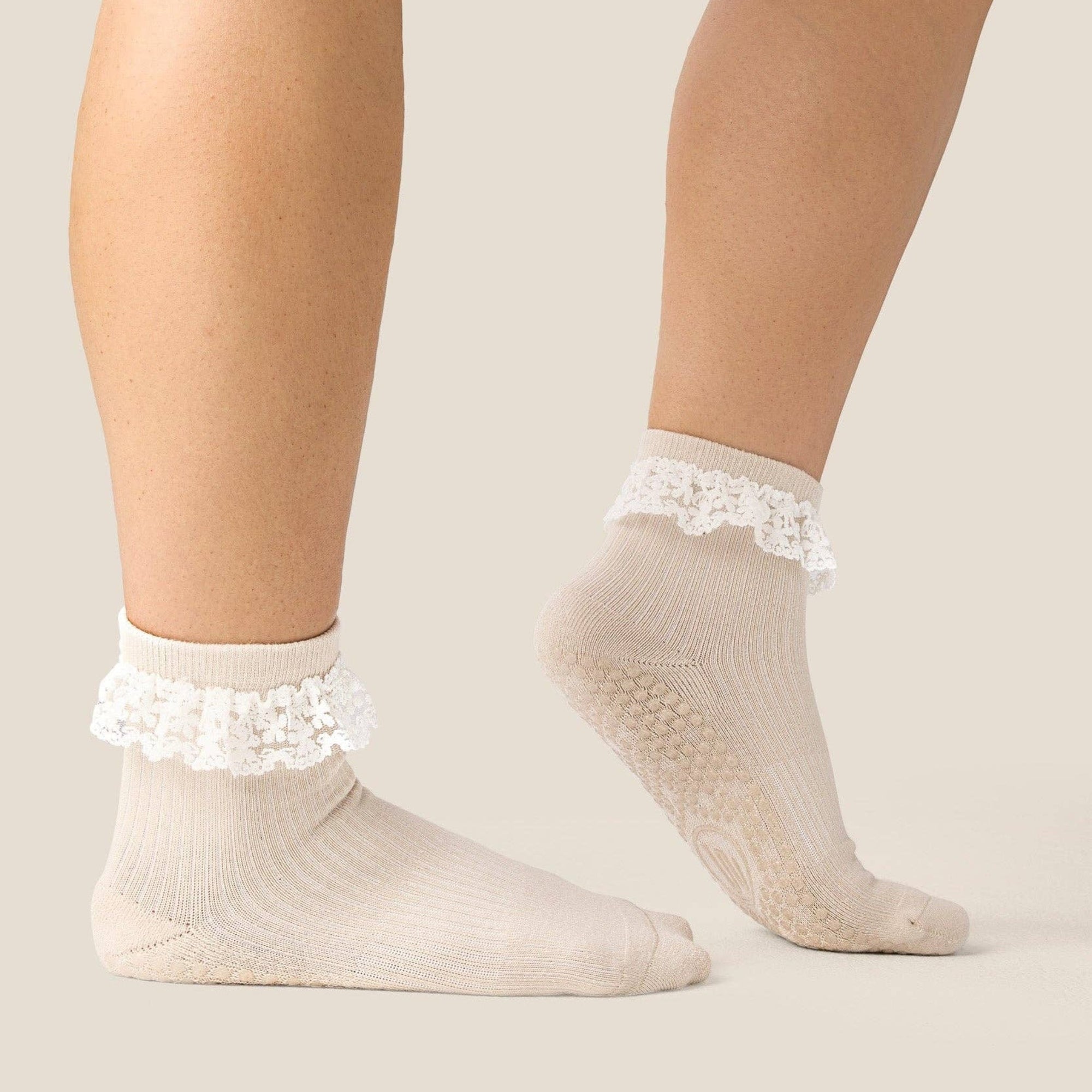 Quarter Crew Grip Socks Lovers Lace Oat