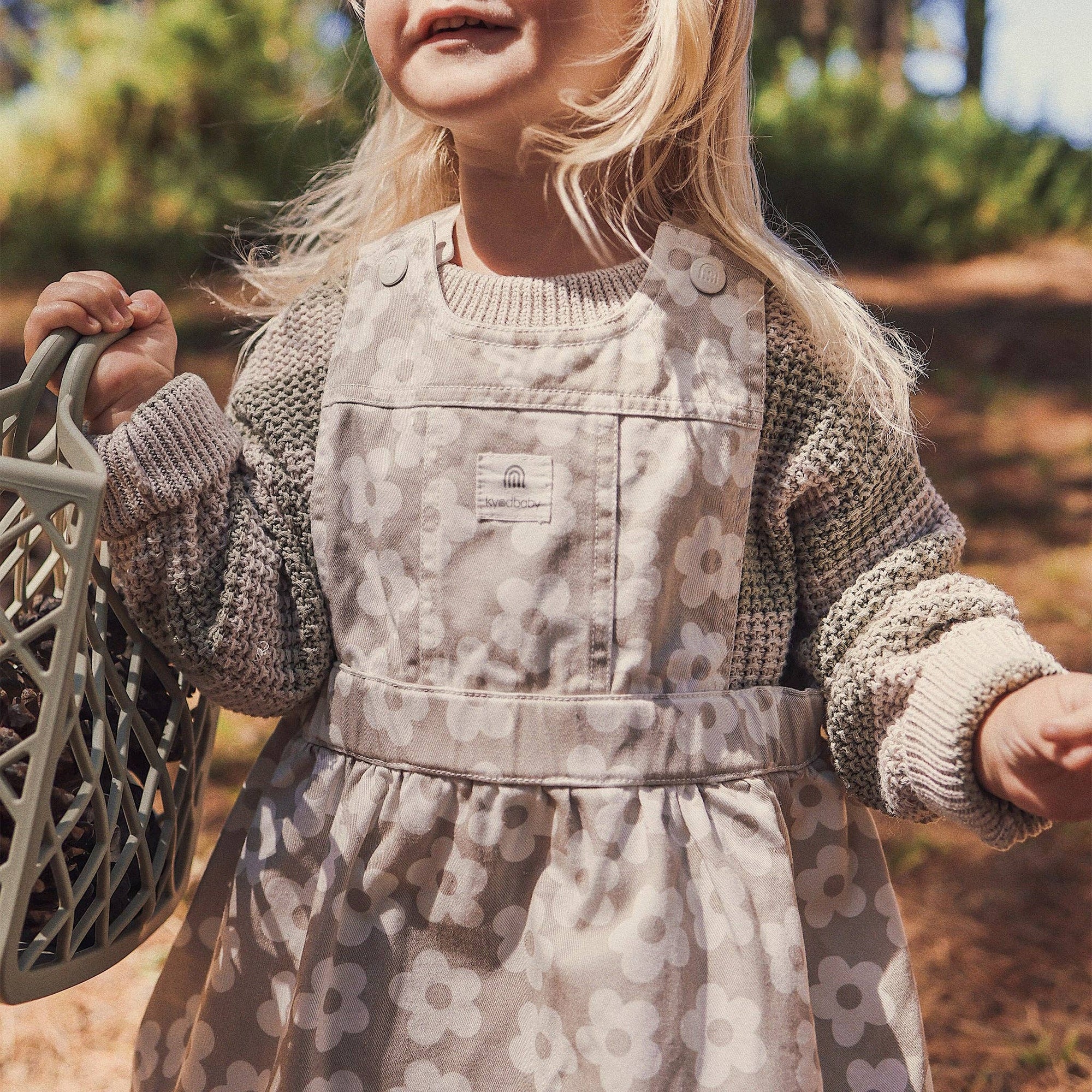 kynd-baby-neutral-flower-denim-pinafore4