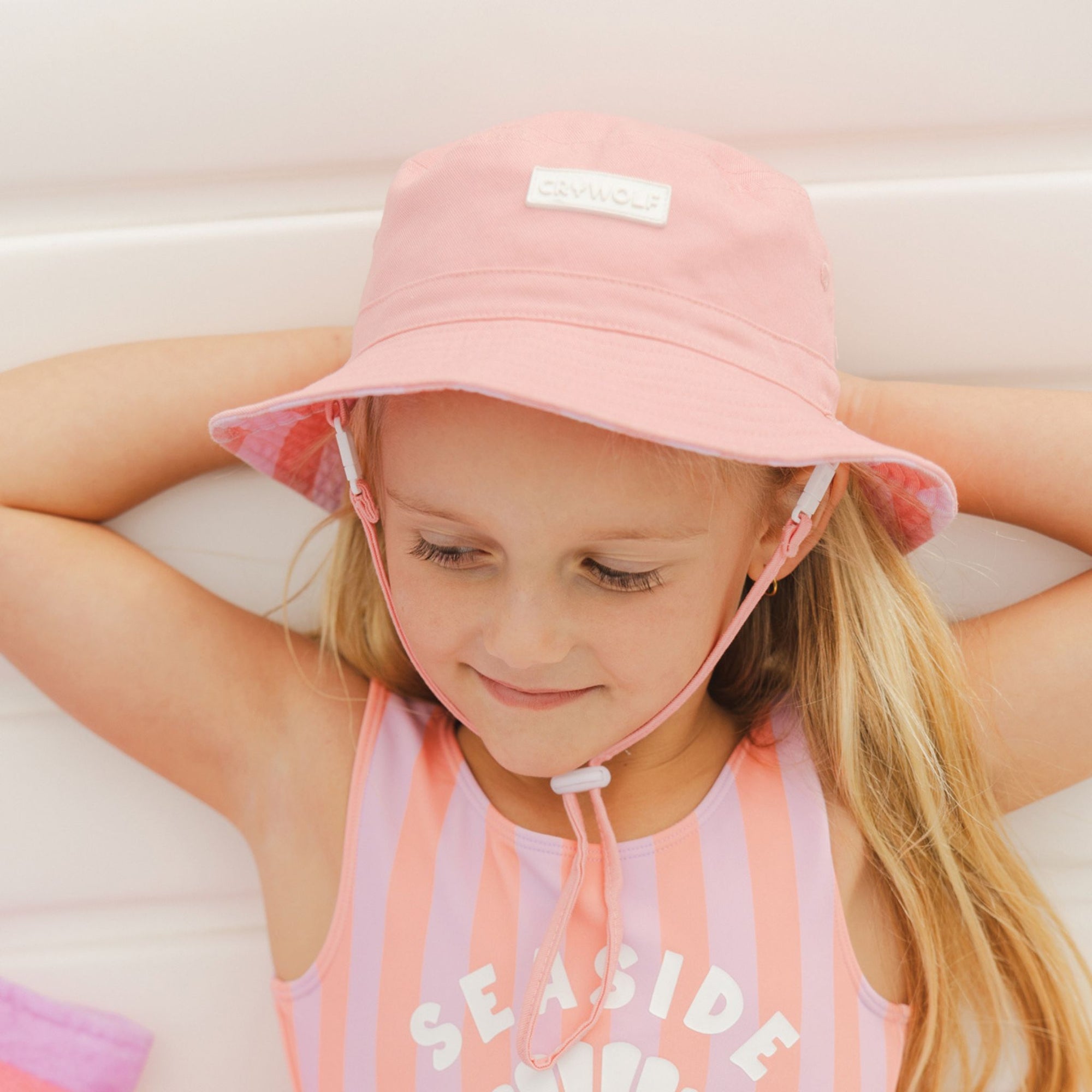 Reversible Bucket Hat Flamingo
