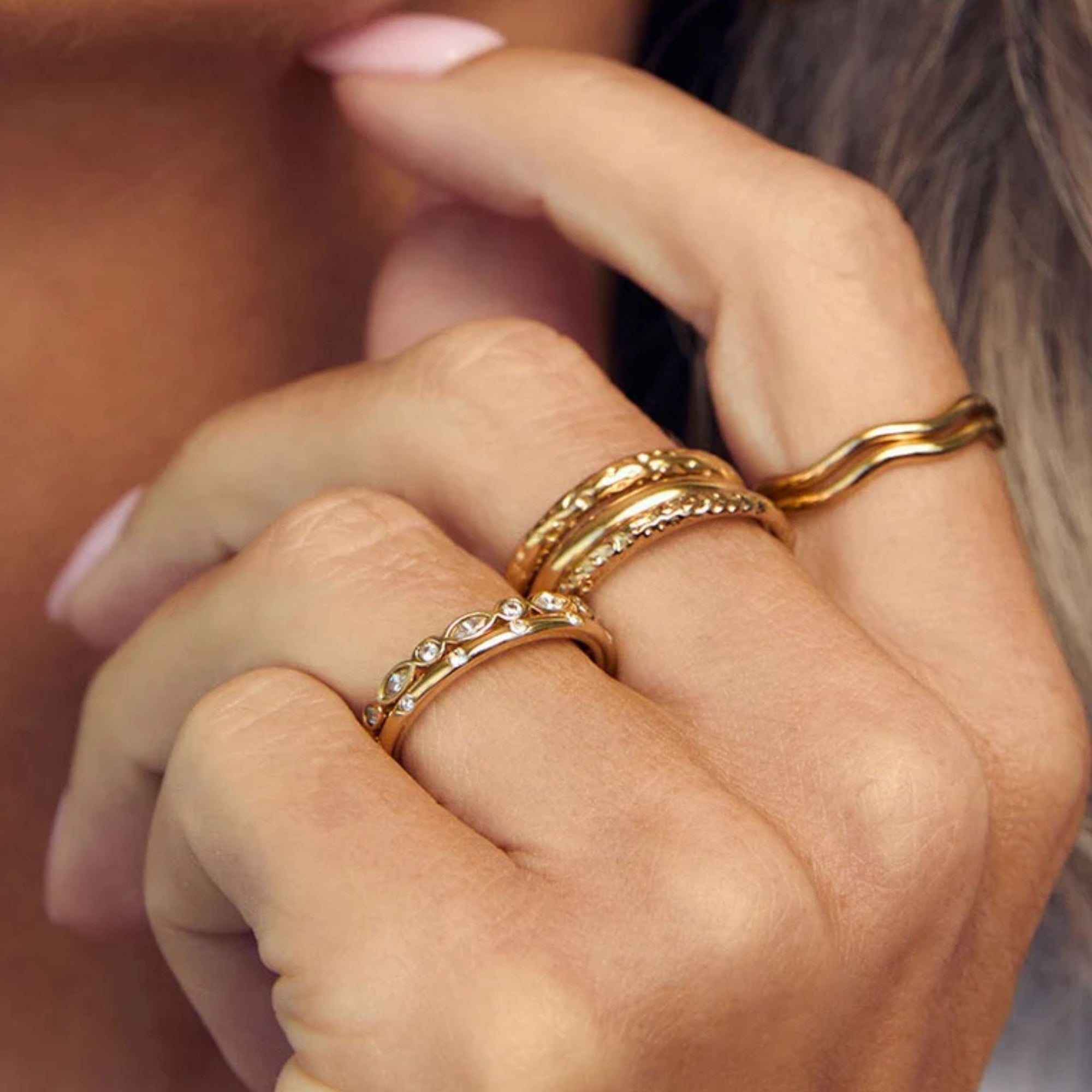 Viola Gold Ring