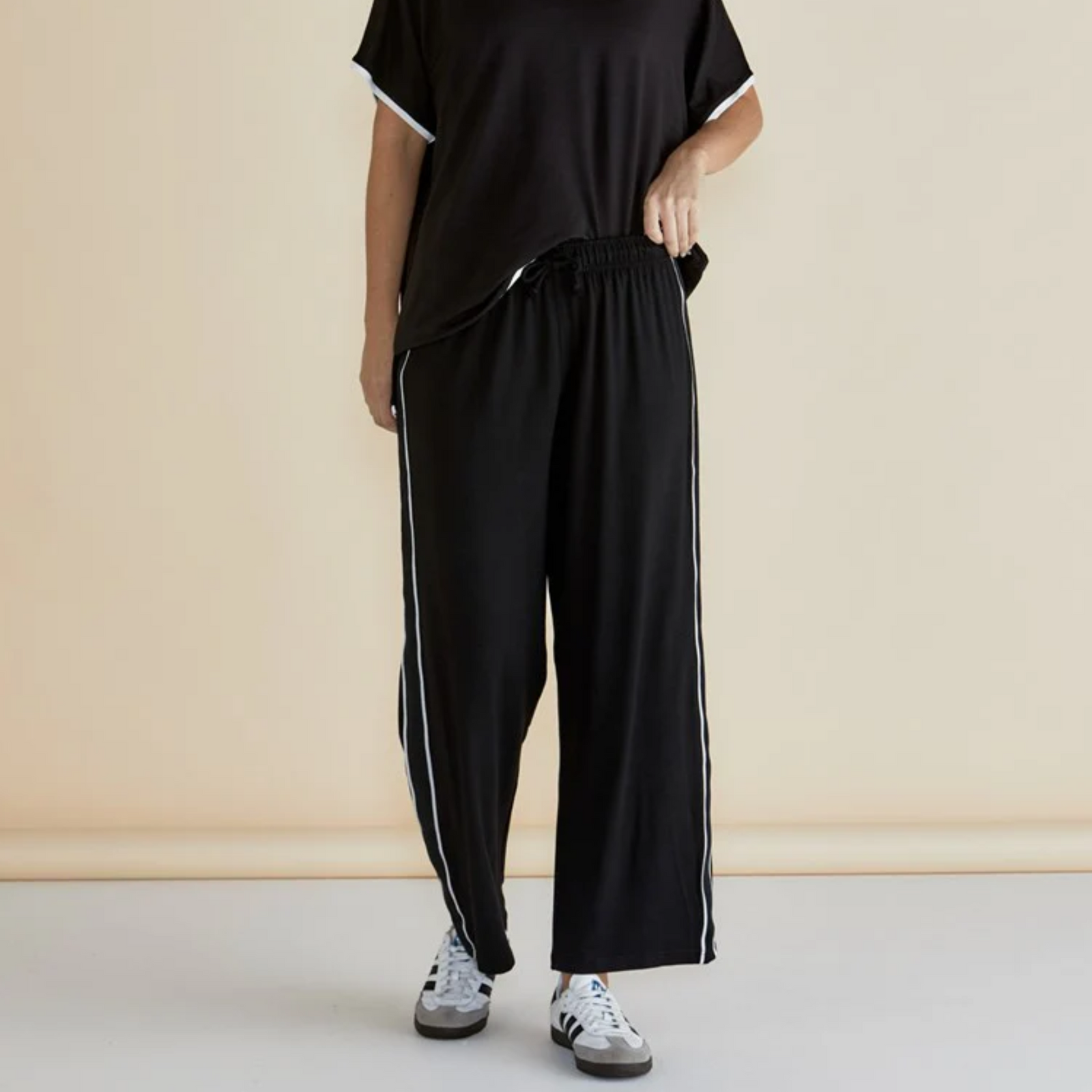 Evelyn Wide Leg Jogger
