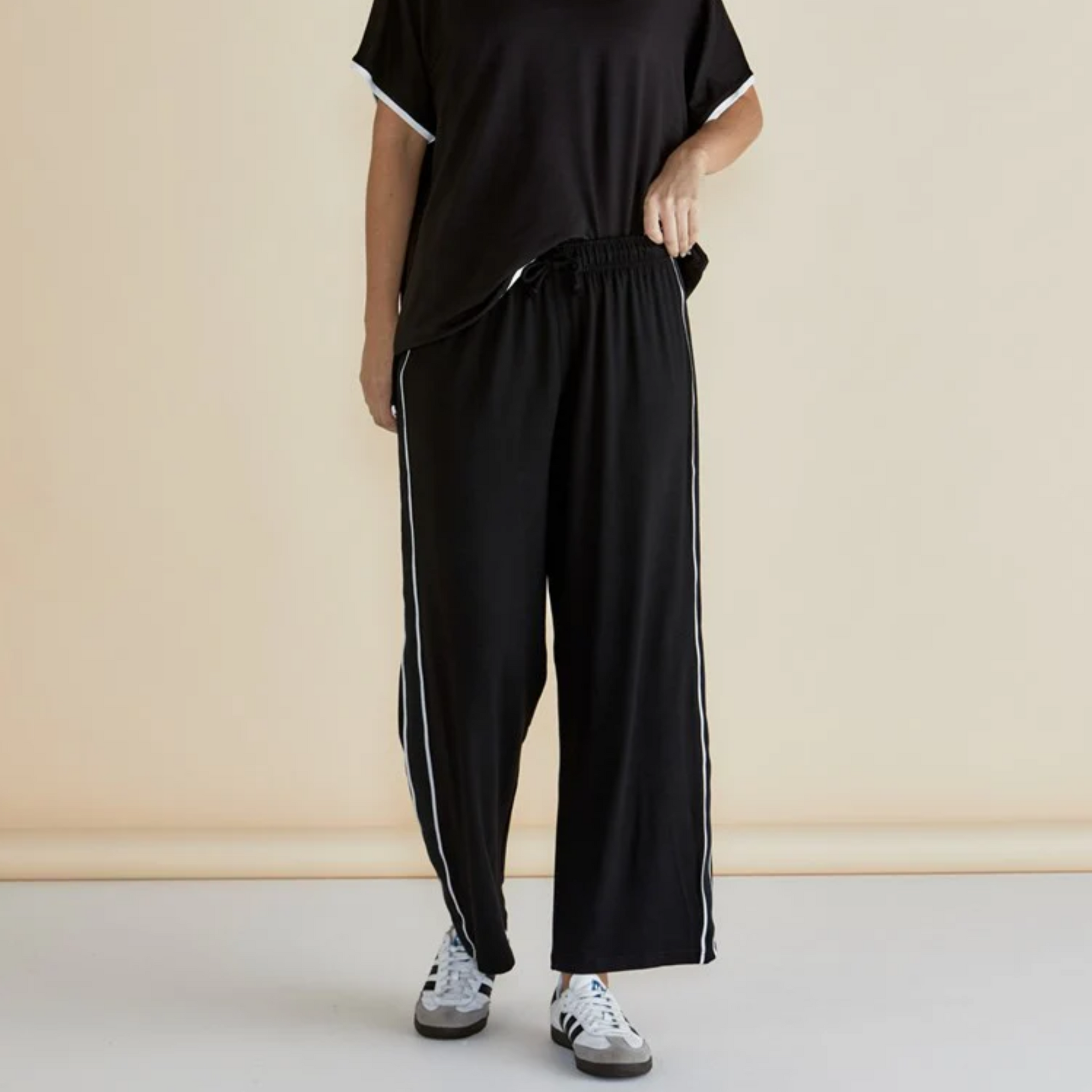 Evelyn Wide Leg Jogger