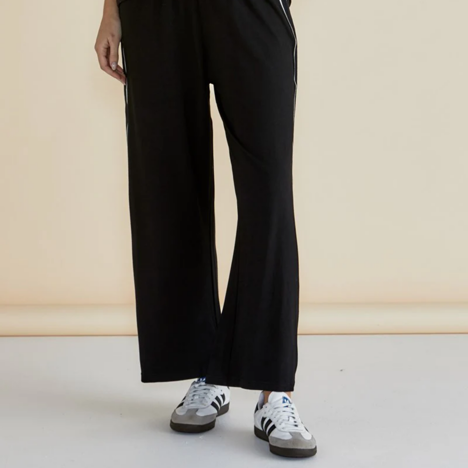 Evelyn Wide Leg Jogger