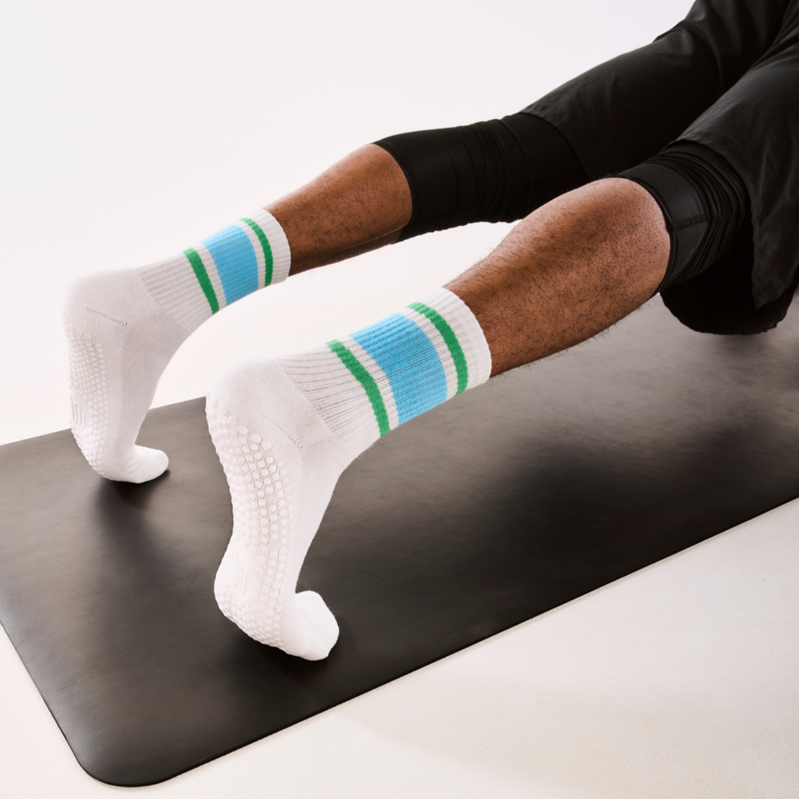 Men's Crew Non Slip Grip Socks - Nordic Stripe Medium