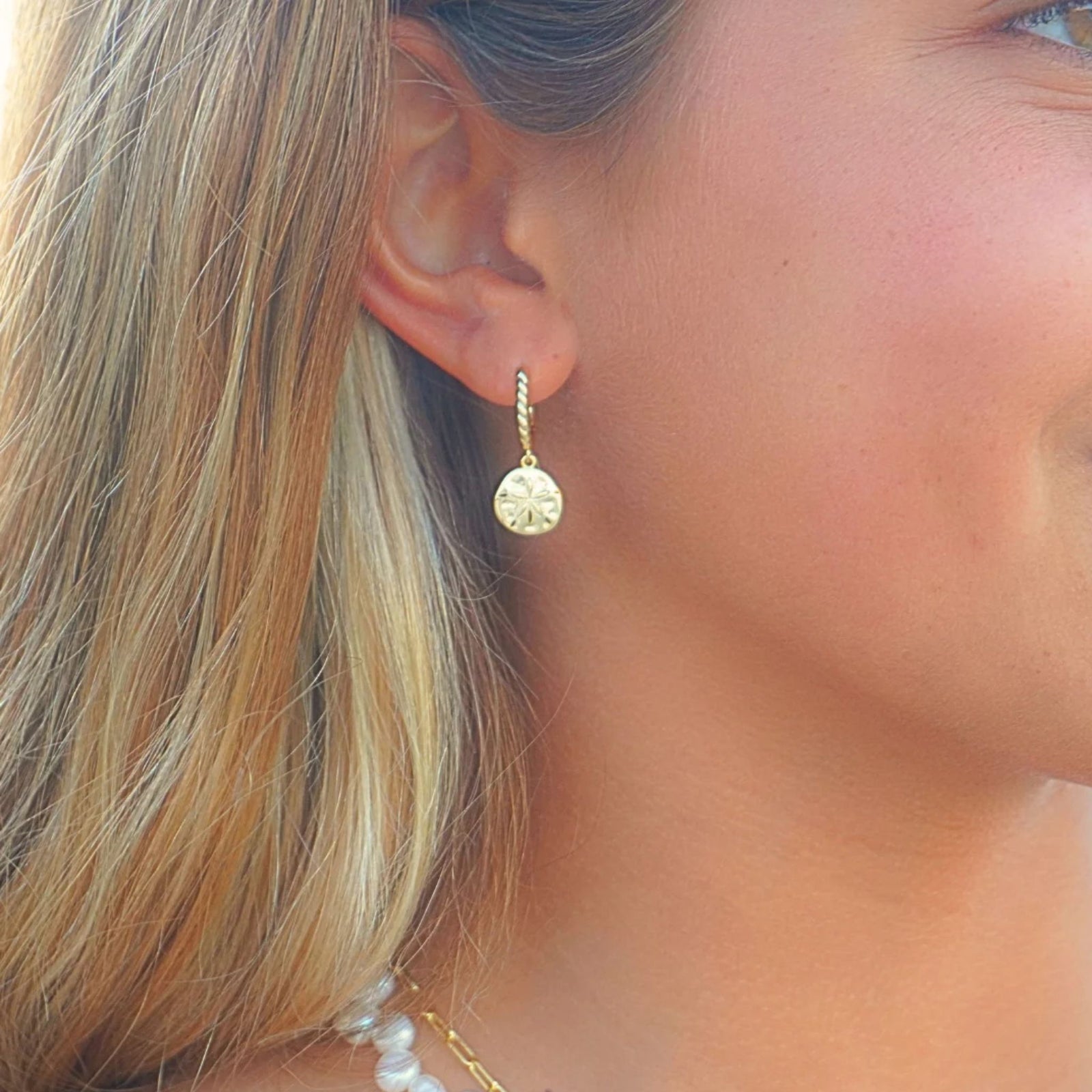 Isla Sand Dollar Hoops