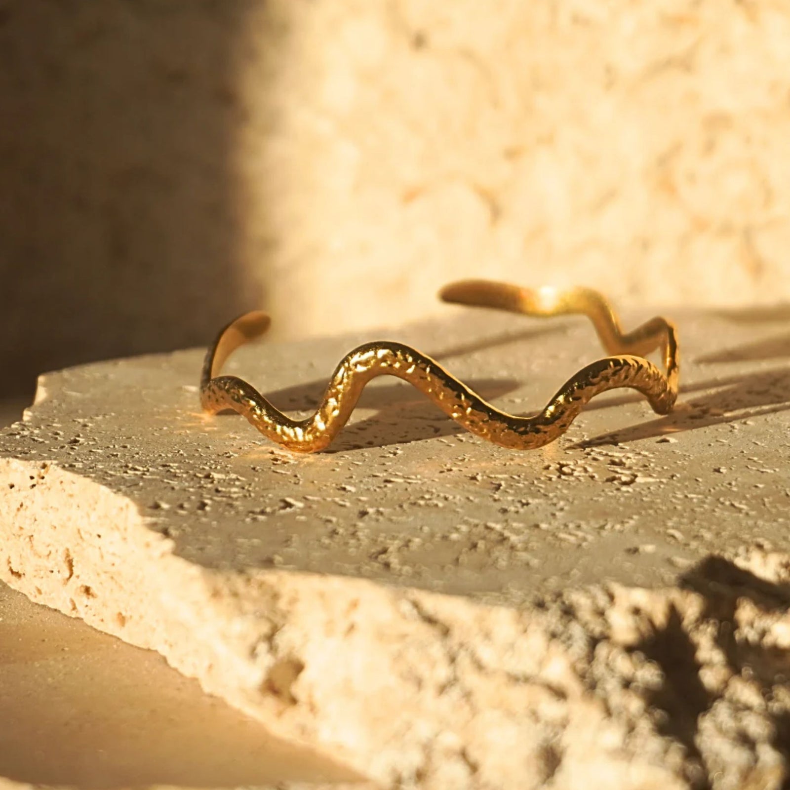 Ora Wave Bangle