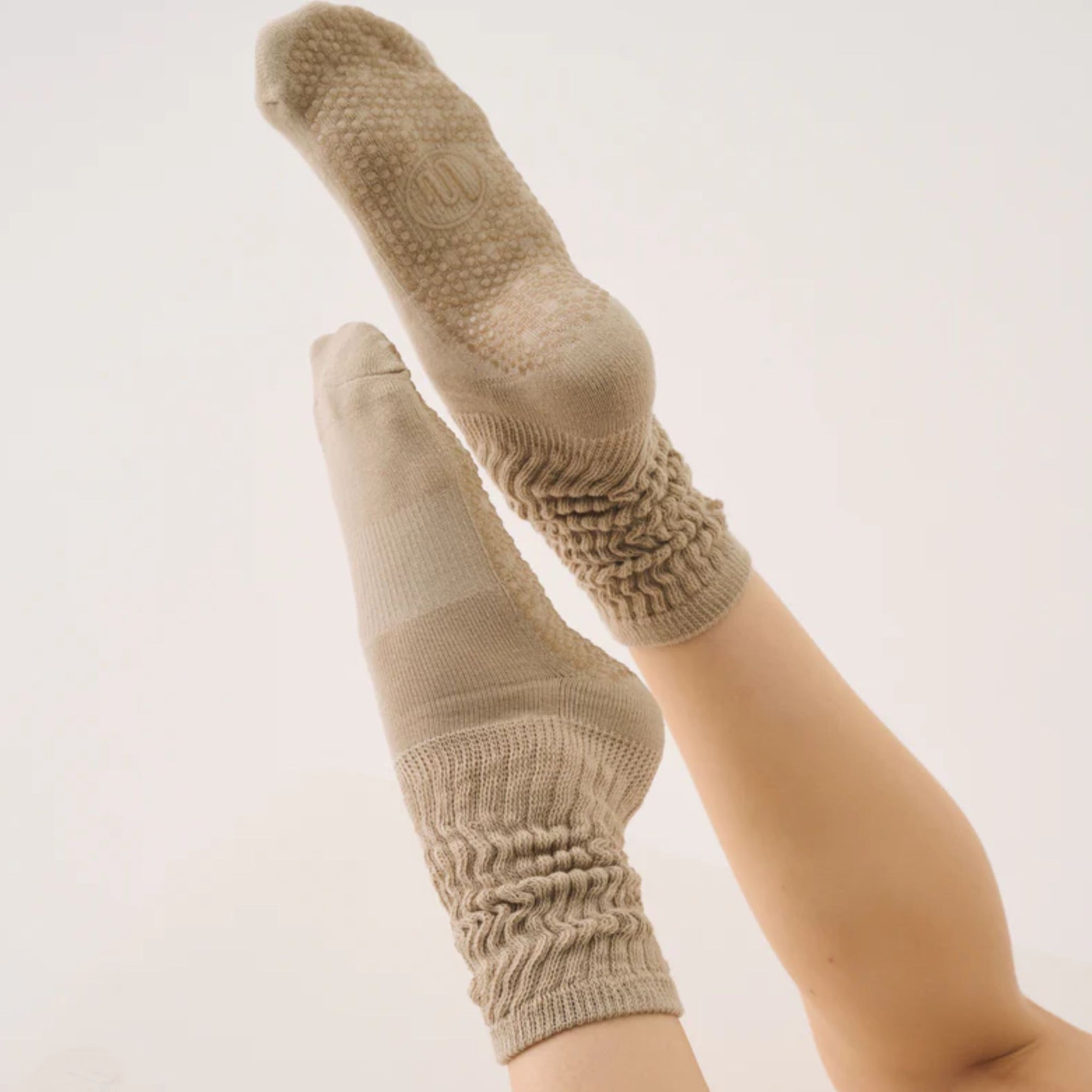 Scrunch Grip Socks Latte